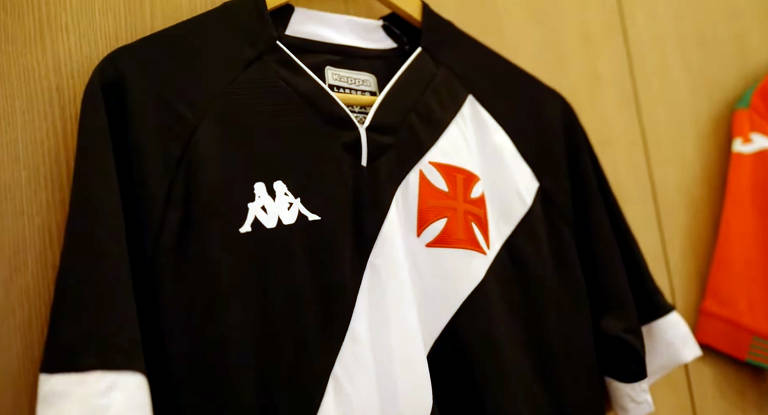 Casimiro Miguel coloca camisas do Vasco em todos os andares da Cazé TV