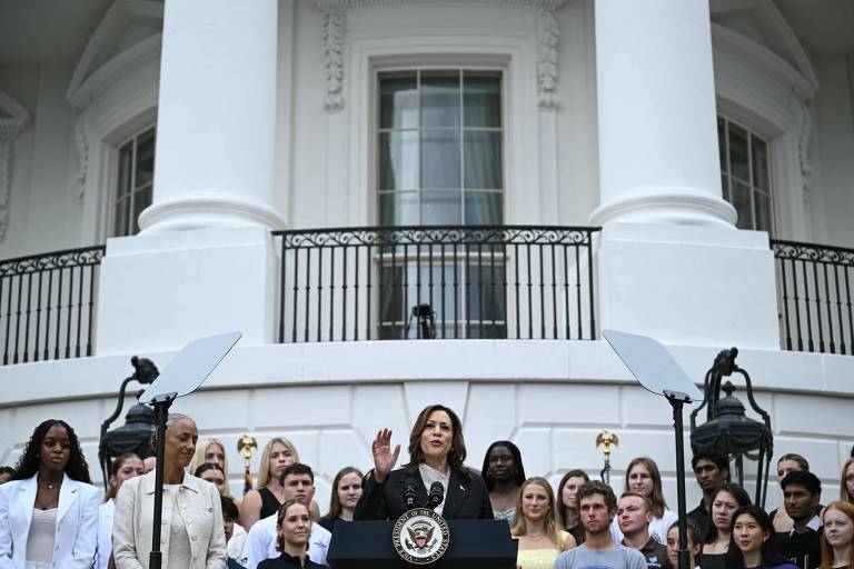 A vice-presidente dos Estados Unidos, Kamala Harris, fala durante evento no gramado da Casa Branca, em Washington