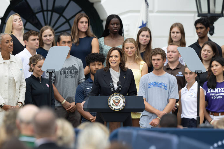 Ela nasceu em Oakland, uma das cidades mais perigosas do país, e foi procuradora-geral da Califórnia antes de se eleger senadora pelo estado, em 2017