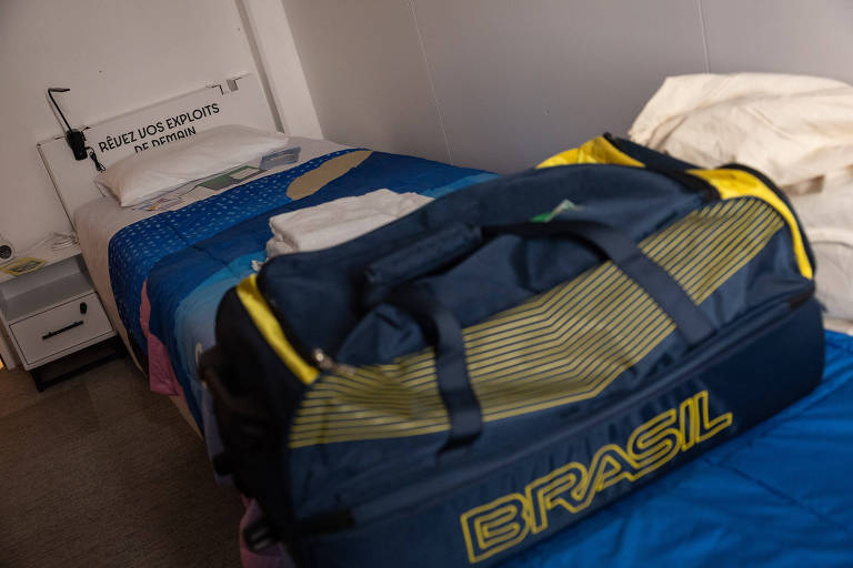 Atletas testam resistência de camas da Vila Olímpica