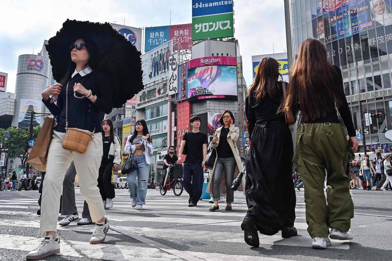 Pedestres no cruzamento de Shibuya, em Tóquio