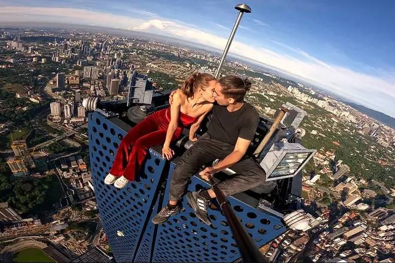 O casal que desafia a morte escalando os prédios mais altos do mundo