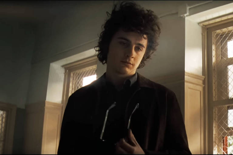 Timothée Chalamet aparece caracterizado como Bob Dylan em teaser de filme sobre cantor