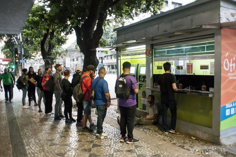 Ponto de vendas dos bilhetes do Move, na avenida Santos Dumont, em Belo Horizonte