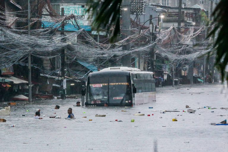 Tufão deixa mais de 20 mortos nas Filipinas e em Taiwan e avança para a China