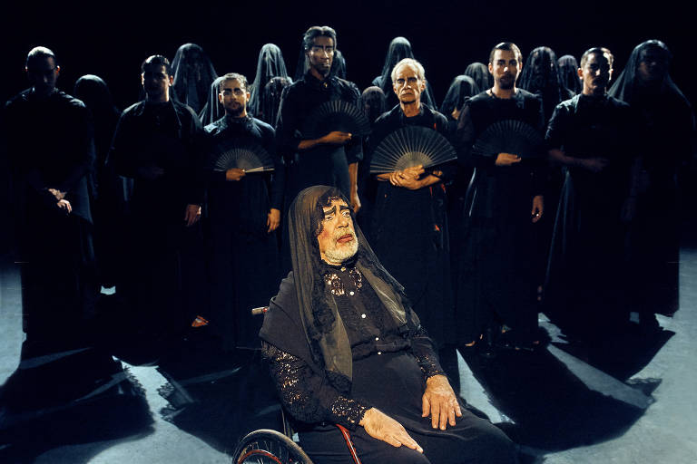 Os Satyros questionam mundo binário com montagem de 'A Casa de Bernarda Alba'