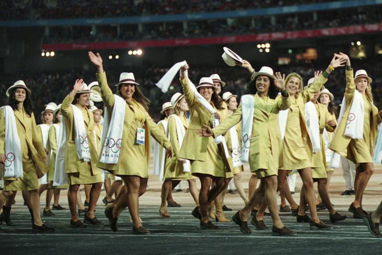 Atletas do Brasil desfilam na cerimônia de abertura dos Jogos Olímpicos de Sydney na Austrália (2000)