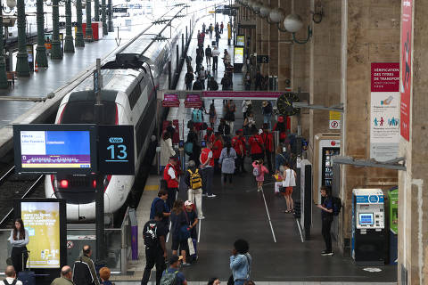 Sabotagem paralisa trens da França no dia da abertura olímpica