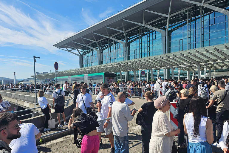 Aeroporto franco-suíço retoma atividades após ameaça de bomba