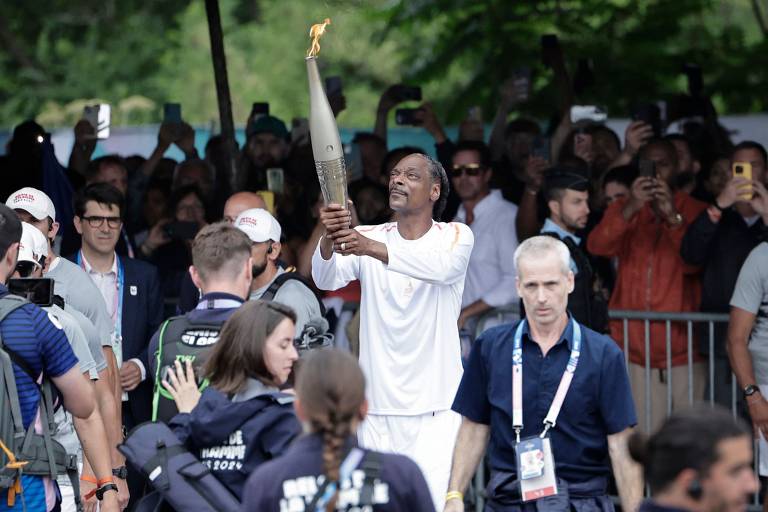 Snoop Dogg leva a tocha olímpica e sabotagem nos trens franceses; veja fotos de hoje