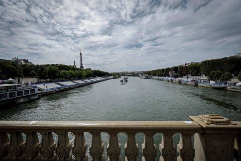 This photograph shows the tribunes set on the Seine river seen from the Invalides bridge on the eve of the Paris 2024 Olympic Games opening ceremony in Paris on July 25, 2024. (Photo by STEPHANE DE SAKUTIN / AFP)