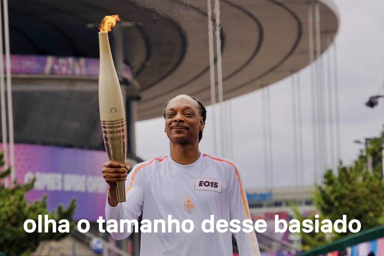 'Fumar a tocha que deixou o Snoop Dogg': rapper 'acende' tocha olímpica e vira meme