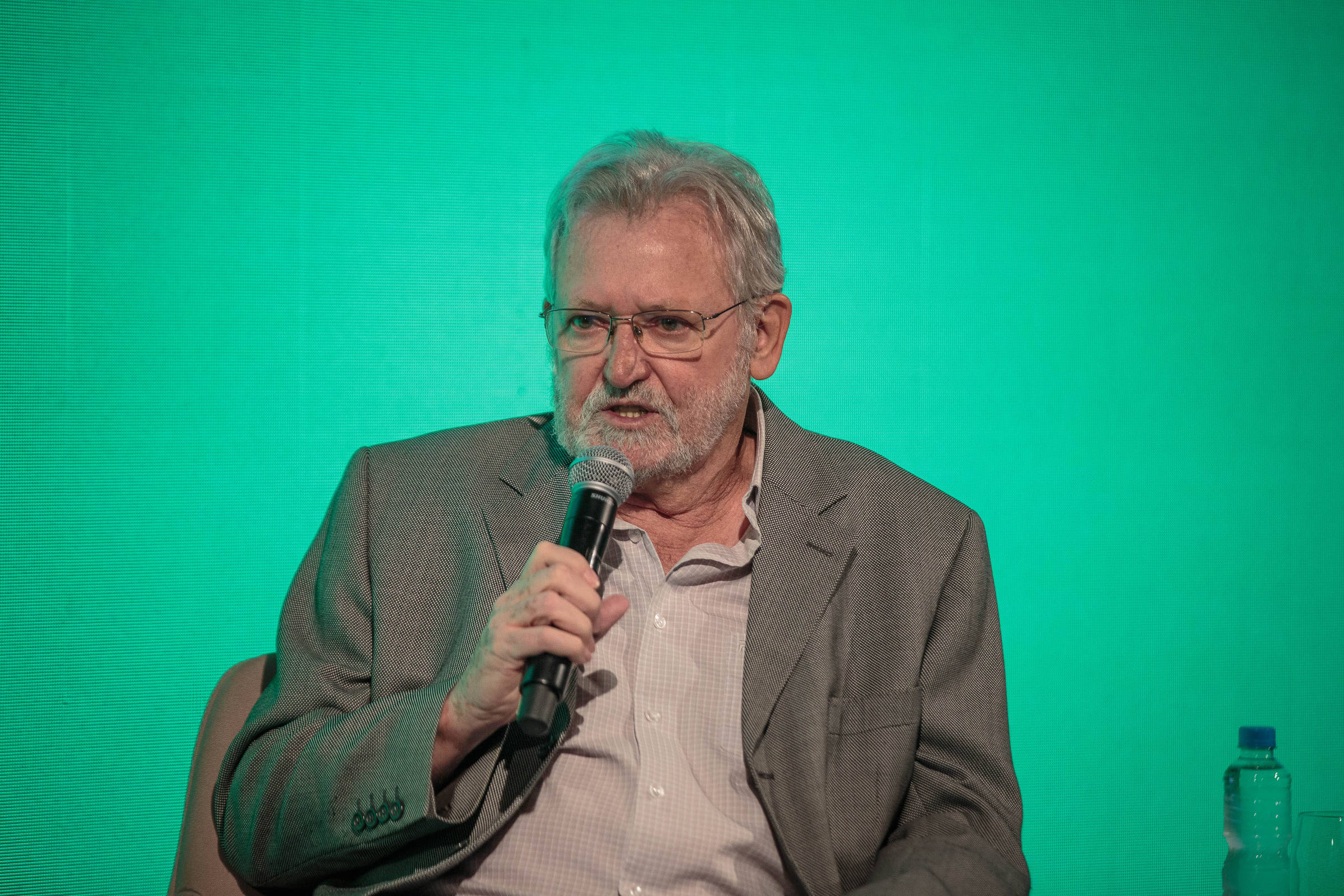 Colunista da Folha receberá homenagem da Abramilho
