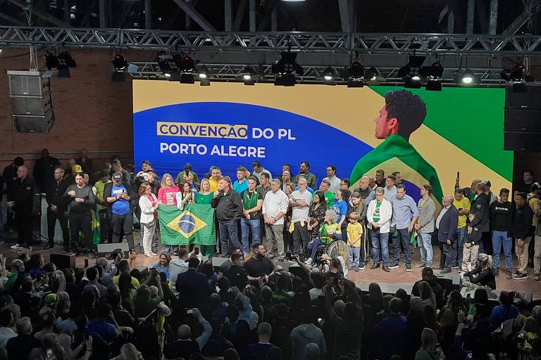  Ex-presidente Jair Bolsonaro (PL) discursa para apoiadores na convenção municipal do PL, em Porto Alegre, nesta sexta-feira (26)
