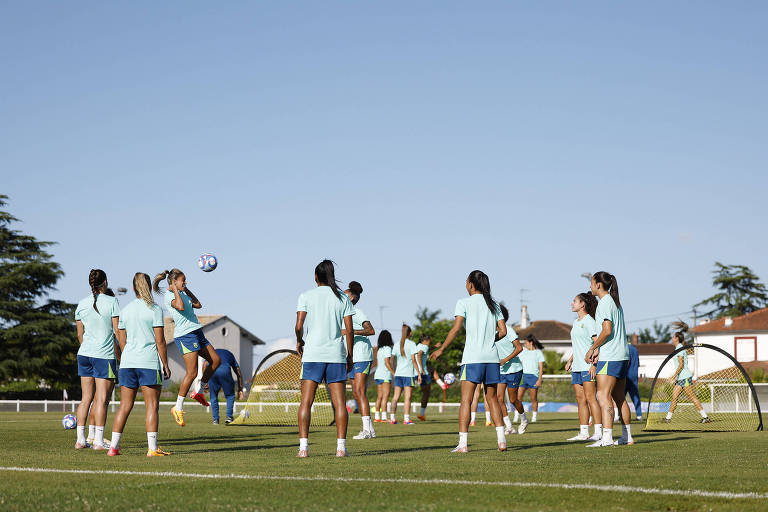 Seleção Feminina treina no Stade Stehelin em Bordeaux