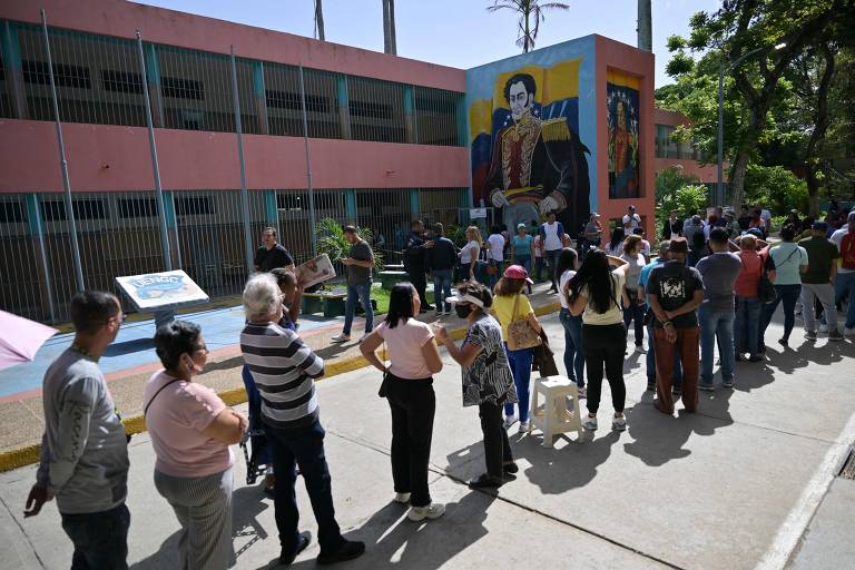 Venezuelanos vão às urnas 