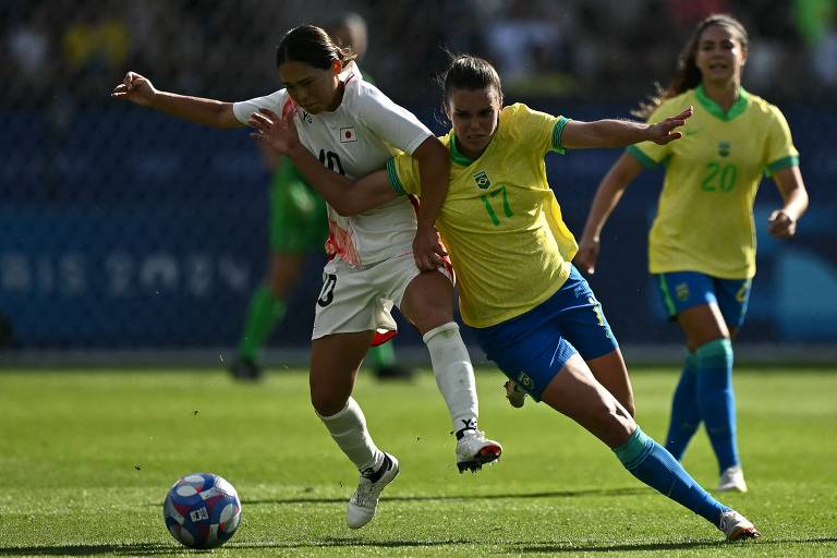 Fuka Nagano e Ana Vitoria em lance do jogo entre Brasil e Japão