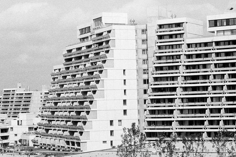 Vila de Munique de 1972 em foto em preto e branco