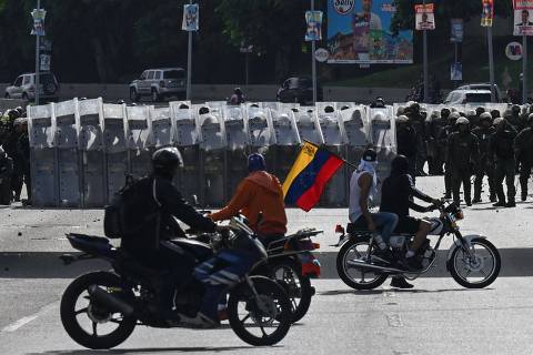 Protestos contra Maduro deixam pelo menos 6 mortos e 132 detidos na Venezuela, diz ONG