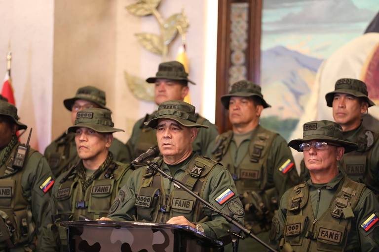O ministro de Defesa da Venezuela, Vladimir Padrino López, durante discurso em Caracas no qual afirmou que há tentativa de golpe de Estado contra Nicolás Maduro
