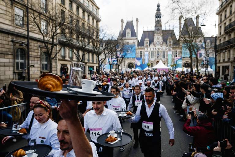 Conheça a corrida dos garçons de café de Paris
