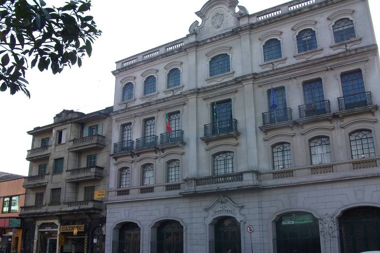 fachada de prédio histórico