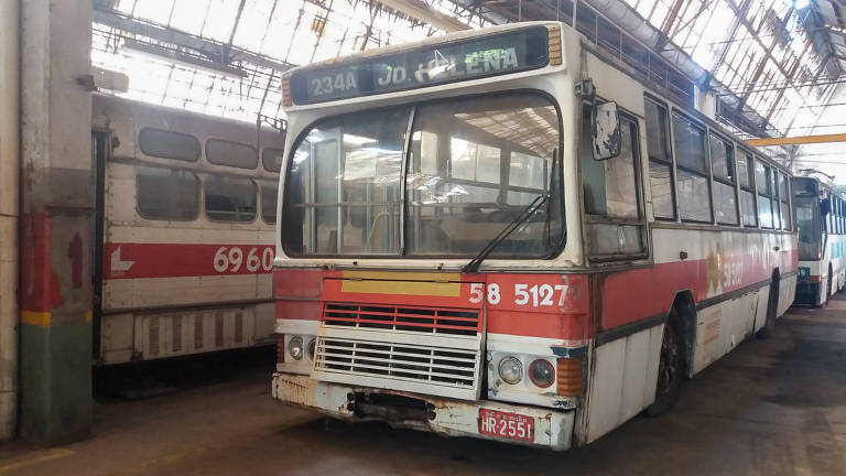 ônibus antigo