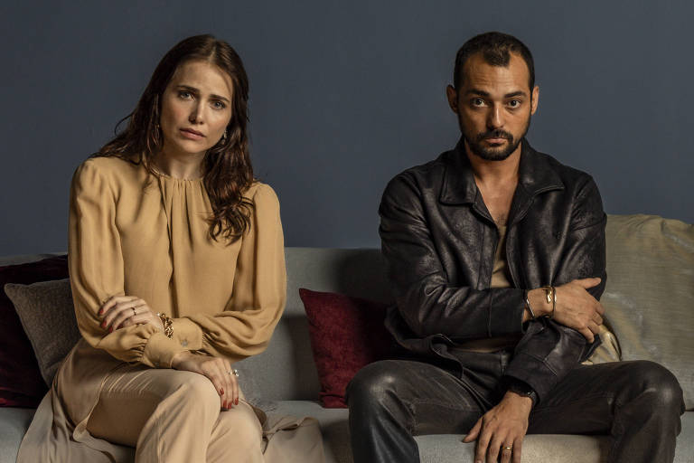 Leticia Colin e Eduardo Sterblitch contracenam na segunda temporada da série 'Os Outros'