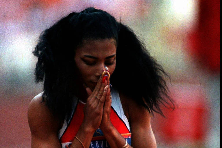 Florence Griffith Joyner após vencer 100 m rasos em 1988 em Seul