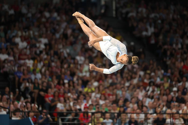 Rebeca Andrade é prata na final do salto em Paris-2024