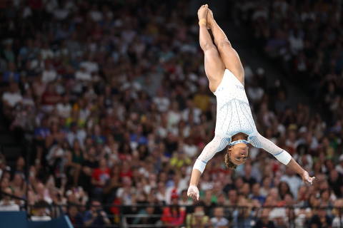 Rebeca Andrade amplia coleção de medalhas com prata no salto em Paris