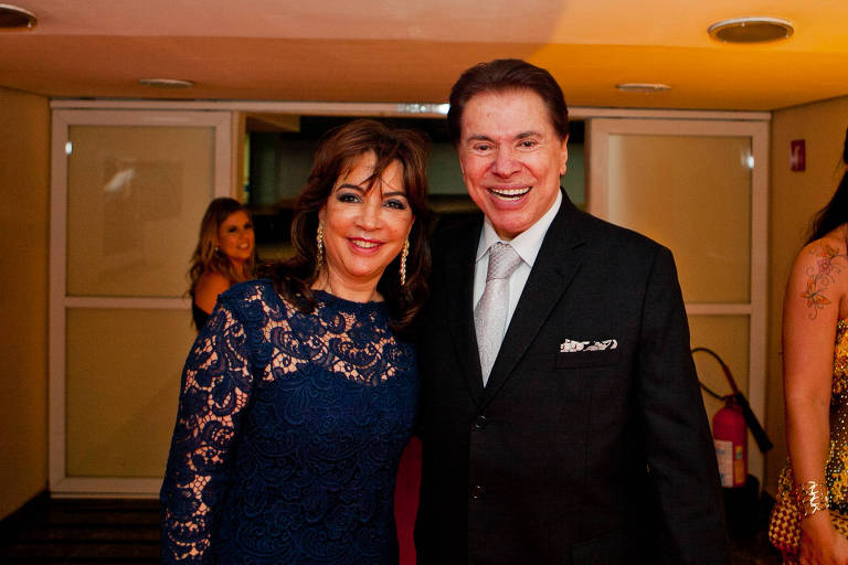 O apresentador Silvio Santos e a esposa Iris Abravanel durante casamento da filha Sílvia.