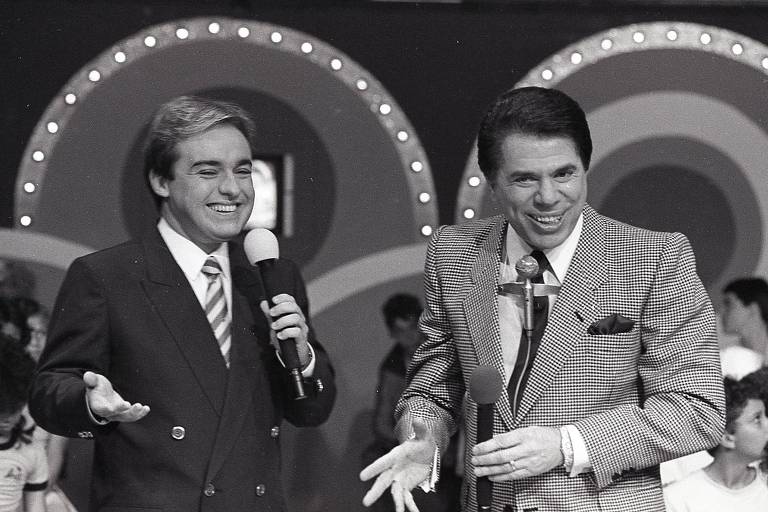 Os apresentadores Silvio Santos e Gugu Liberato durante o programa "Rolentrando" no SBT.