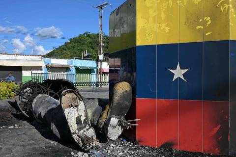 Escalada autoritária de Maduro na Venezuela apaga legado social do chavismo