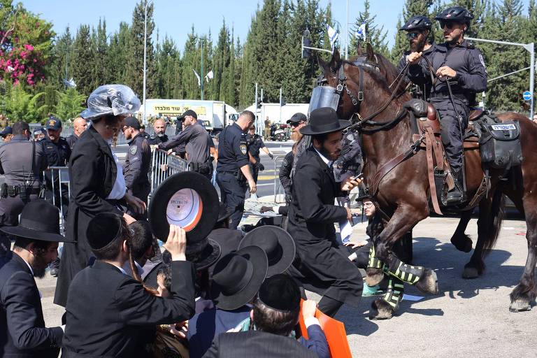 Ultra-ortodoxos protestam contra alistamento obrigatório em Israel; veja fotos de hoje