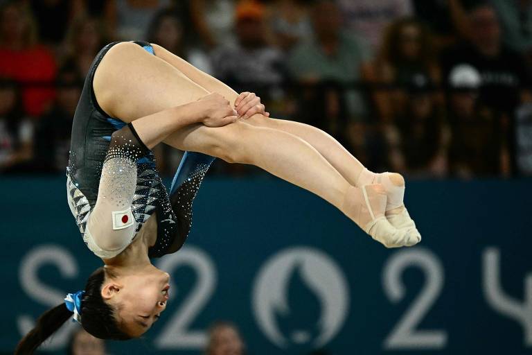 Rina Kishi, do Japão, se apresenta na final