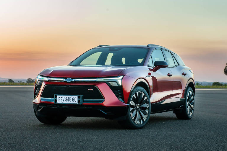 Chevrolet Blazer EV de frente, com dianteira voltada para a esquerda