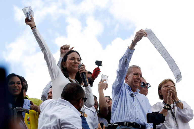 María Corina Machado e Edmundo González durante ato realizado pela oposição em Caracas após a eleição