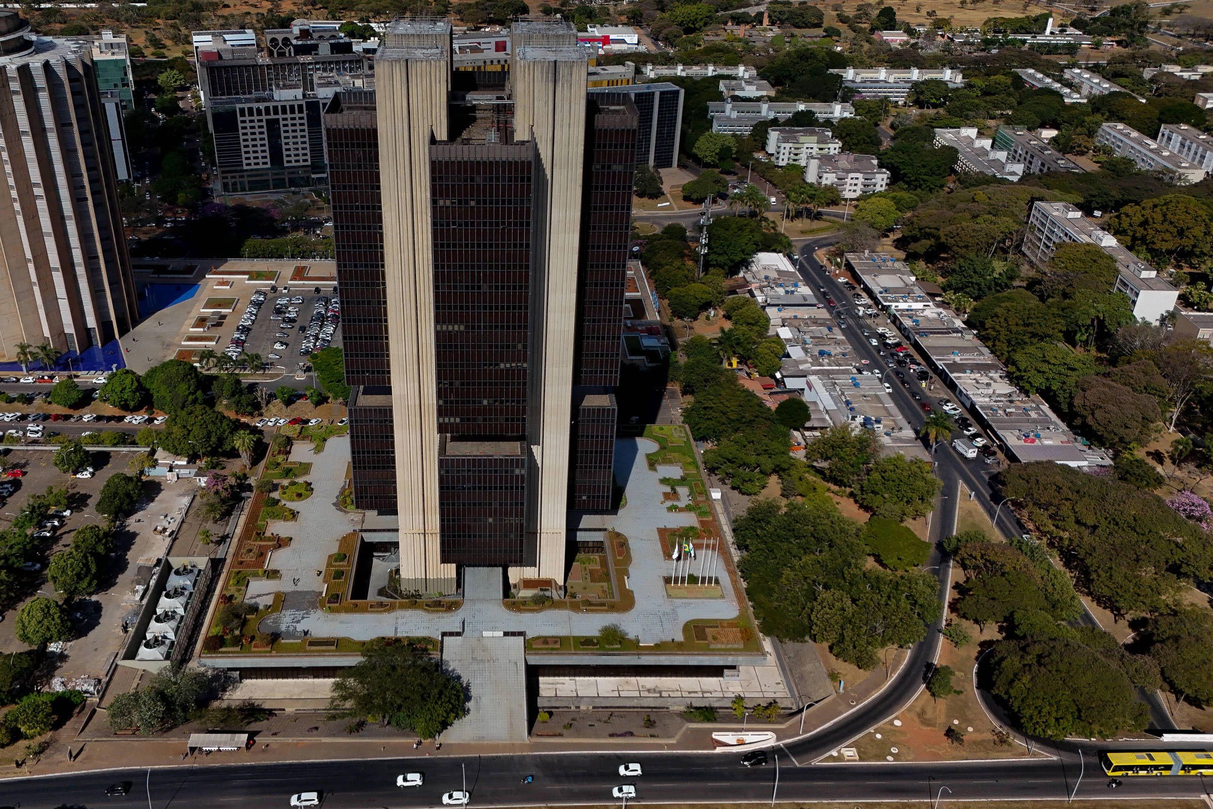 Setor público tem déficit de R$ 21,3 bi e dívida bruta sobe a 78,5% do PIB em julho