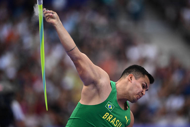 Brasil no vôlei, skate e atletismo; veja imagens desta terça-feira (6)