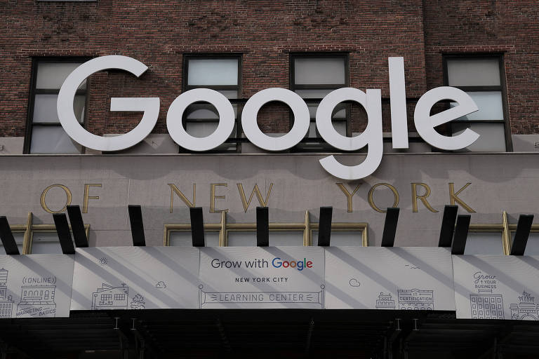 Logotipo do Google em prédio da companhia em Nova York