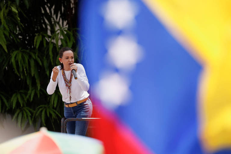 A líder da oposição na Venezuela, María Corina Machado, durante protesto em Caracas após as eleições 