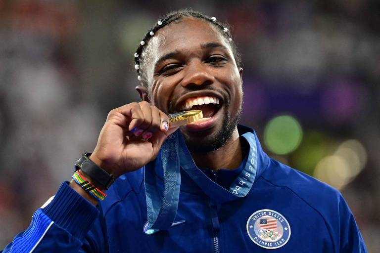 Noah Lyles comemora medalha de ouro conquistas nos 100 m rasos
