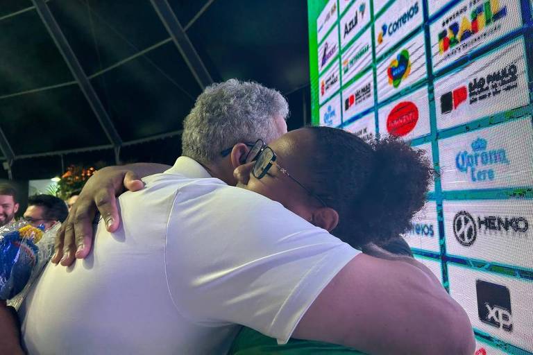 Olimpíadas de Paris: Presidente do Pinheiros, Carlos Brazolin, celebra com atletas do clube