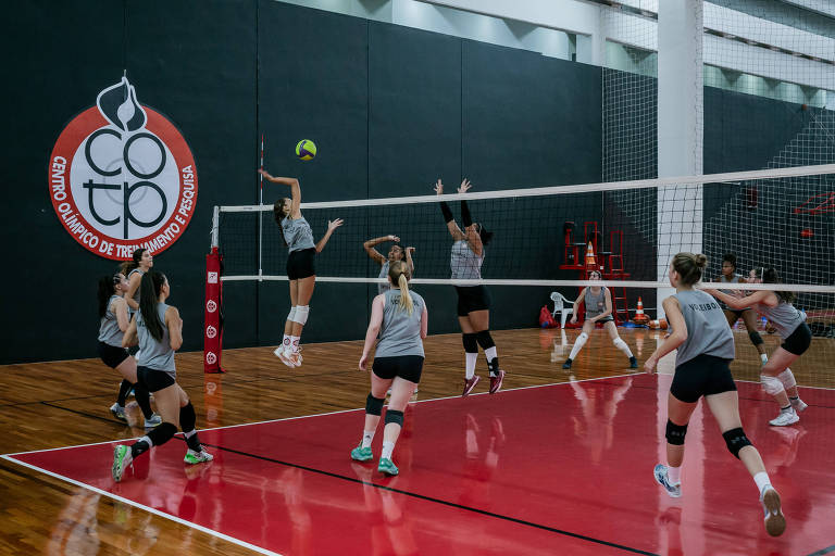 Veja imagens de treinamento de vôlei em São Paulo