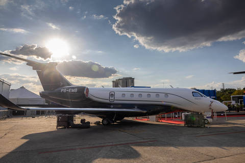 SÃO PAULO, SP - 05/08/2024 -  Montagem da Labace, feira anual de jatinhos em Congonhas, organizada pela Abag (Associação Brasileira de Aviação Geral) no aeroporto de Congonhas, em São Paulo. (Foto: Danilo Verpa/Folhapress, MERCADO) ORG XMIT: 609659