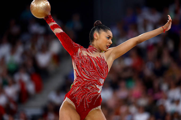 Bárbara Domingos na final individual da ginástica rítmica das Olimpíadas de Paris