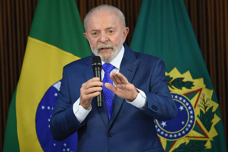 Lula em reunião ministerial no Palácio no Planalto na última quinta (8)