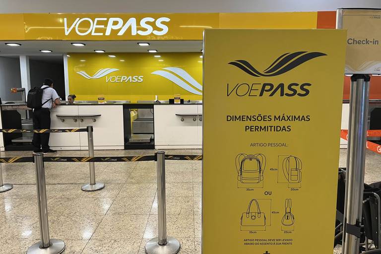 Guichê da Voepass vazio  no aeroporto de Ribeirão Preto