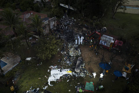 Investigação sobre causa de acidente e identificação dos mortos viram prioridade após fim do resgate